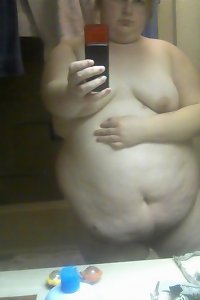 curvy big-titted chick posing seductively, enticing eyes to explore her figure