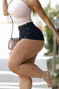 love those thick cuties